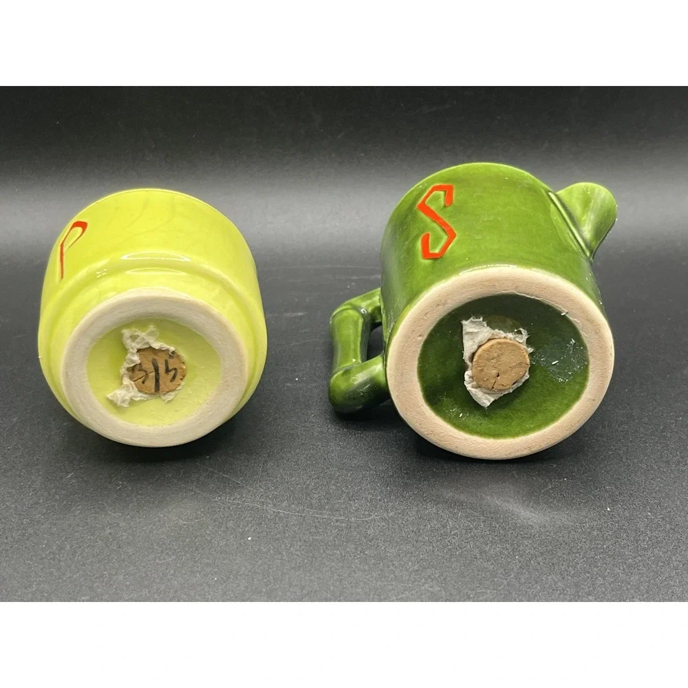 Vtg Kettle and Pot Stackable Salt & Pepper‎ Set Collectible Decor Green Yellow